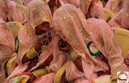 لباسهای یک شکل عروسهای هندی 