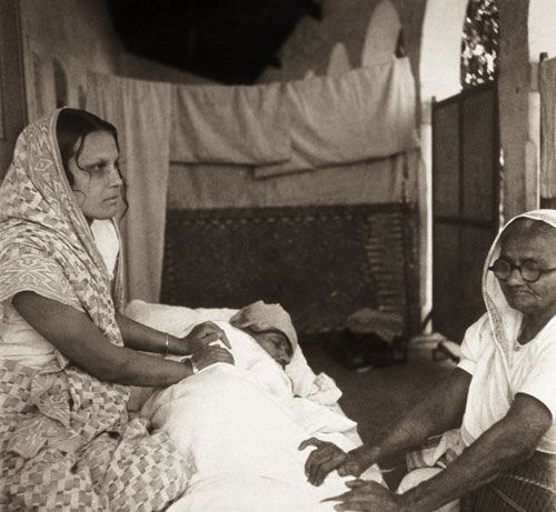 (تصاویر) آلبوم کمیاب از 10سال آخر عمر گاندی