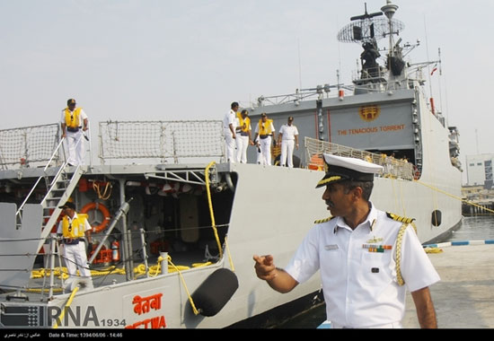 پهلو گرفتن دو ناوشکن هندی در منطقه یکم نیروی دریایی ارتش (عکس)