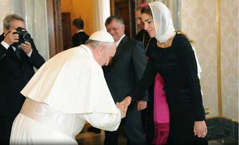 خم‌ شدن‌ پاپ‌ در برابر همسر پادشاه‌ اردن,همسر پادشاه‌ اردن
