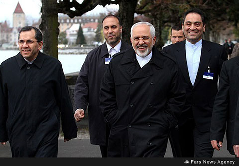 اخبار,پیاده روی ظریف و تیم مذاکره کننده در هشتمین روز مذاکرات ایران و ۱+۵,اخبار جدید
