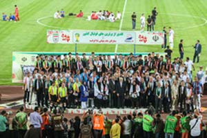 مراسم تقدیر از تیم‌های ملی بدون احمدی نژاد,بازی تیم ملی فوتبال ایران وتیم ایران در سال 1998