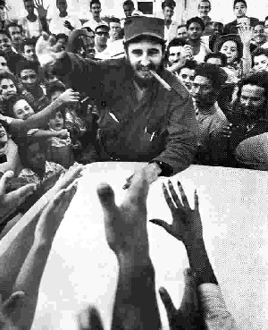 كاسترو در سال 1953 موفق نشد ولی مقدمه پیروزی او در سالهای بعد بود. عكس ، وی را پس از پیروزی هنگام ورود به هاوانا در میان استقبال مردم نشان می دهد
