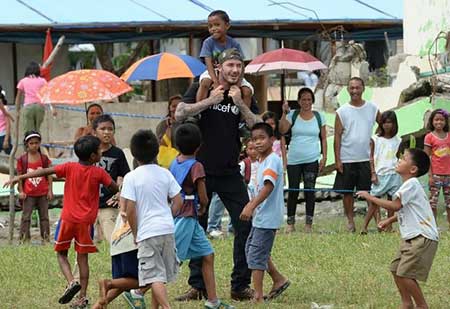 اخبار ,اخبار ورزشی,بکام در میان کودکان فیلیپینی
