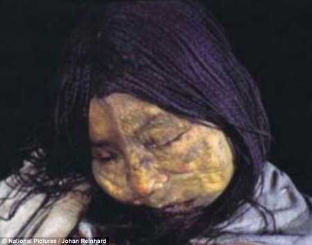 جسد دختر 500 ساله آغشته به الکل و کوکائین