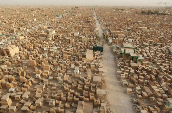 بزرگترین قبرستان دنیا در نجف +عکس