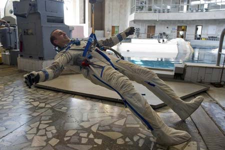 تمرین یکی از فضا نوردان روسی