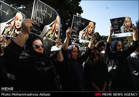 عکس: مراسم تشییع «بانوی زرین غزل ایران»