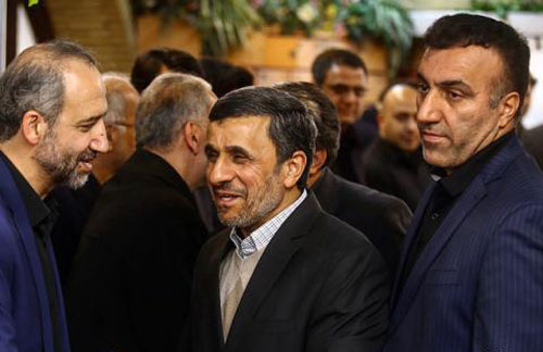 احمدی نژاد: هنوز گوجه های نارمک هم قرمزترند هم ارزان تر