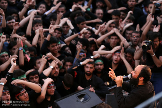 عکس: اجتماع مدافعین حرم در میدان امام حسین (ع)