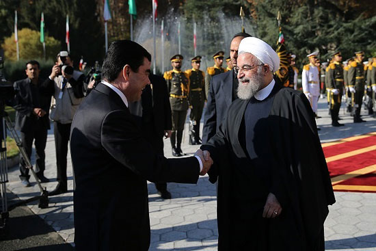 روحانی اینگونه از رییس جمهور ترکمنستان استقبال کرد + عکس