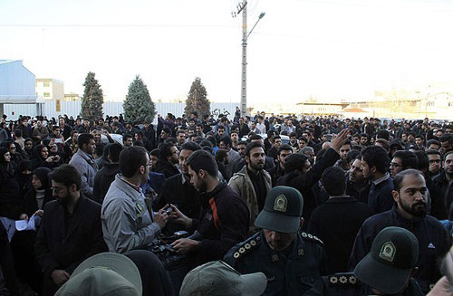 تجمع در اعتراض به حضور فائزه‌ هاشمی