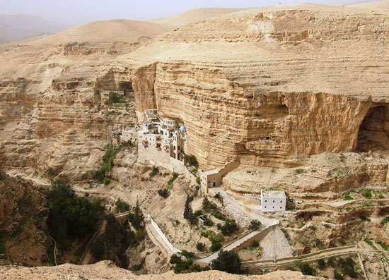 کلیسایی باستانی در دل کوه های وادی الغلت + تصاویر