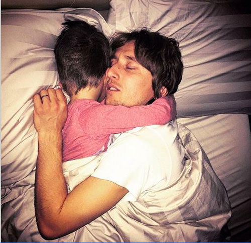 عکس: خواب خوش مودریچ در آغوش فرزند