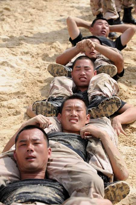 تمرینات بدنی سربازان گارد ویژه ارتش چین