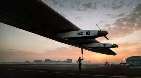 بزرگ ترین هواپیمای خورشیدی سفر دور دنیا را آغاز می کند