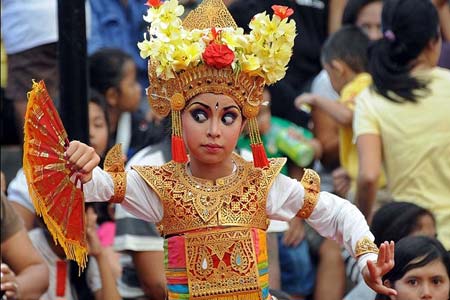 مراسم رقص سنتی در خلال یک فستیوال- بالی، اندونزی
