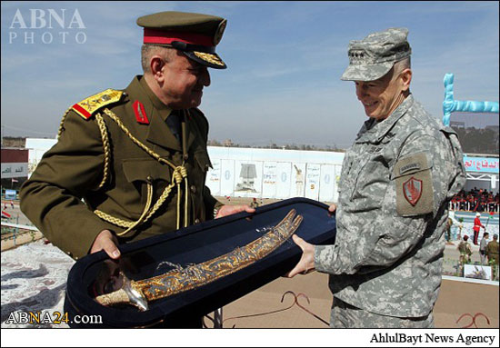 هدیه نماد «ذوالفقار» به ژنرال آمریکایی! +عکس