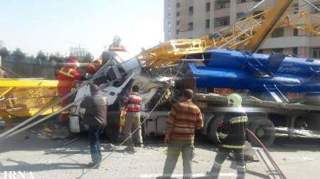 اخبار,اخبار حوادث,سقوط جرثقیل برج ساز در تهران