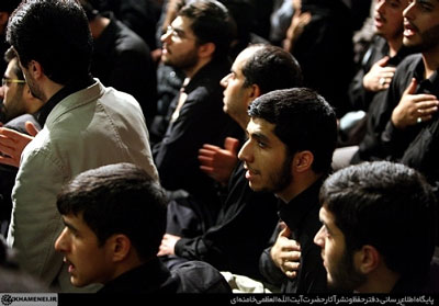 عکس سلفی پسر احمدی‌ نژاد با برج ایفل؟!