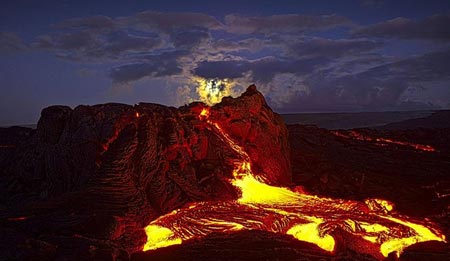 فعالیت یک کوه آتشفشانی در هاوایی