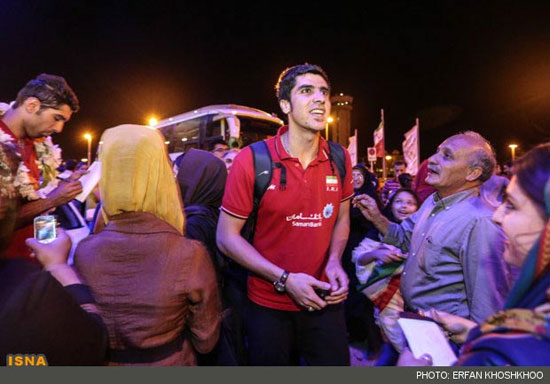 تصاویر: بازگشت تیم ملی والیبال به کشور