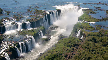 جاذبه های طبیعی شگفت‌انگیز,آبشار آیگاسو,آبشار آیگاسو از جاذبه های گردشگری