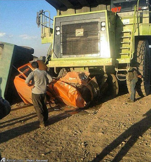 عکس: له شدن کامیون در تصادفی در کرمان