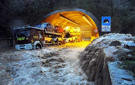 آب گرفتگی یک تونل در البیا، ایتالیا