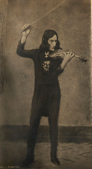 اهریمن ویولن می نوازد