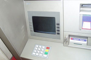 دزدها دستگاه خود پرداز بانك را از جا کنده و با پول هایش به سرقت بردند!