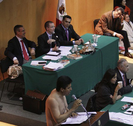 اخبار ,اخبار بین الملل,اعتراض  نماینده پارلمان مکزیک به تصویب لایحه خصوصی سازی صنعت نفت