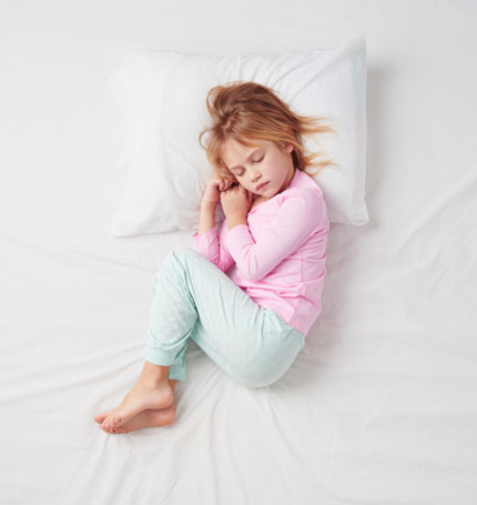 چرا بعضی کودکان دیر به خواب می روند؟