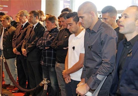 حضور بازیکنان باشگاه بارسلونا در مراسم ختم ویلانووا + عکس
