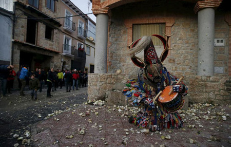 اخبار , اخبار گوناگون,مراسم زدن شلغم به شیطان,مراسم روز سن سباستین در اسپانیا