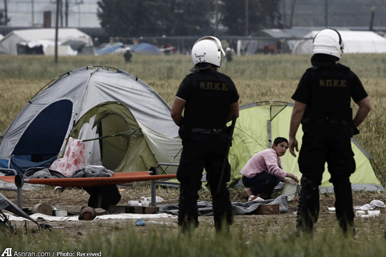 تخلیه کمپ پناهجویان در مرز یونان +عکس