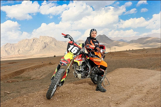 مصاحبه با بهناز شفیعی؛ دختر موتورسوار مشهور