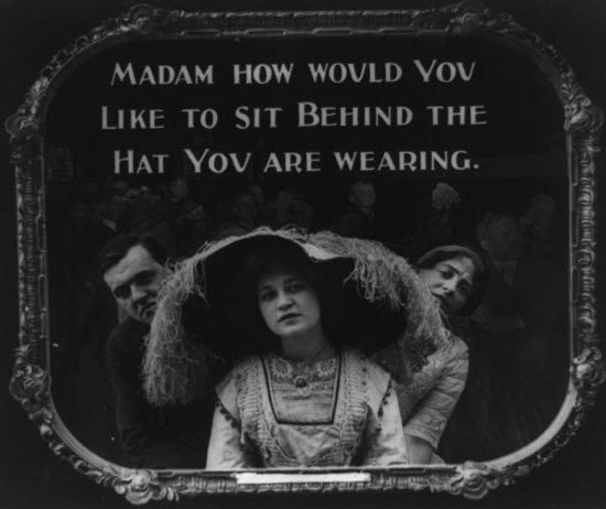 عکس‌های از ۱۰۰ سال پیش که برای آموزش آداب رفتار در سینما تهیه شده بودند