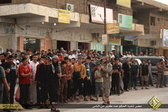 خط کش؛ جدیدترین روش داعش برای مجازات +تصاویر