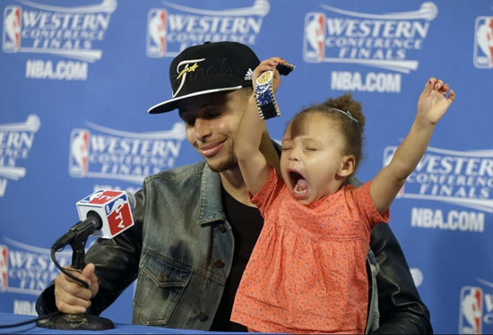 جشن استیفن کری با دخترش در NBA +عکس