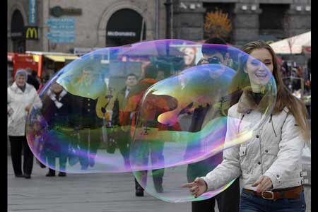 حباب صابون بزرگ در کیف، اوکراین