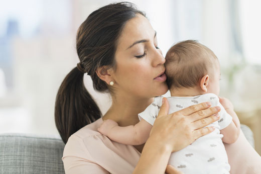 10 نکته مهم برای مادرانی که نوزاد پسر دارند