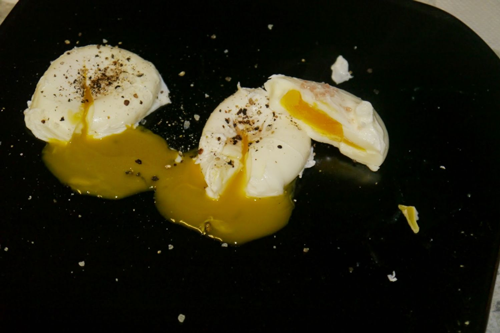 تخم مرغ آب پز بدون پوست (تخم مرغ جیبی)