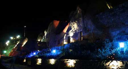 هتل صخره‌ای کندوان, روستای کندوان,
