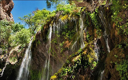 آبشار آب ملخ در شهرستان سمیرم