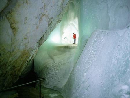 غار یخی,غار آیزرایسنولت,بزرگترین غار یخی جهان