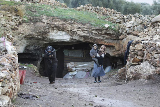 زندگی خانواده های سوری در غارها