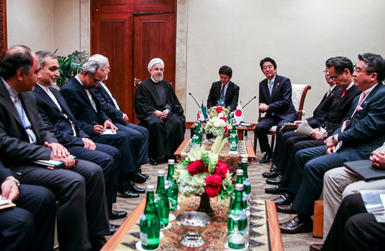 دیدار نخست‌ وزیر ژاپن با روحانی +عکس