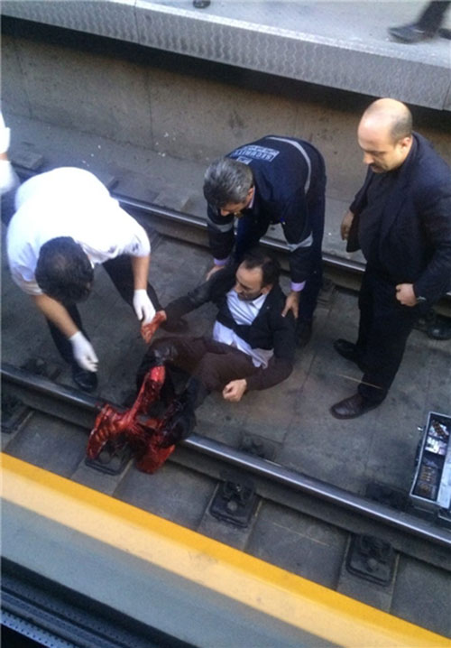 خودکشی در مترو صادقیه +عکس(18+)
