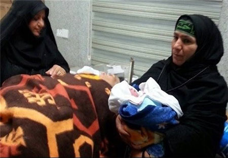 تولد نوزاد ایرانی در راه کربلا +عکس